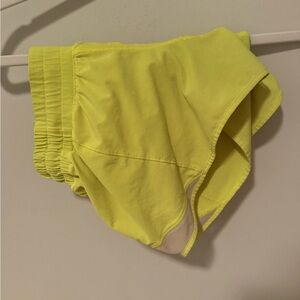 Lululemon Hottyhot Shorts 4” - Neon Yellow